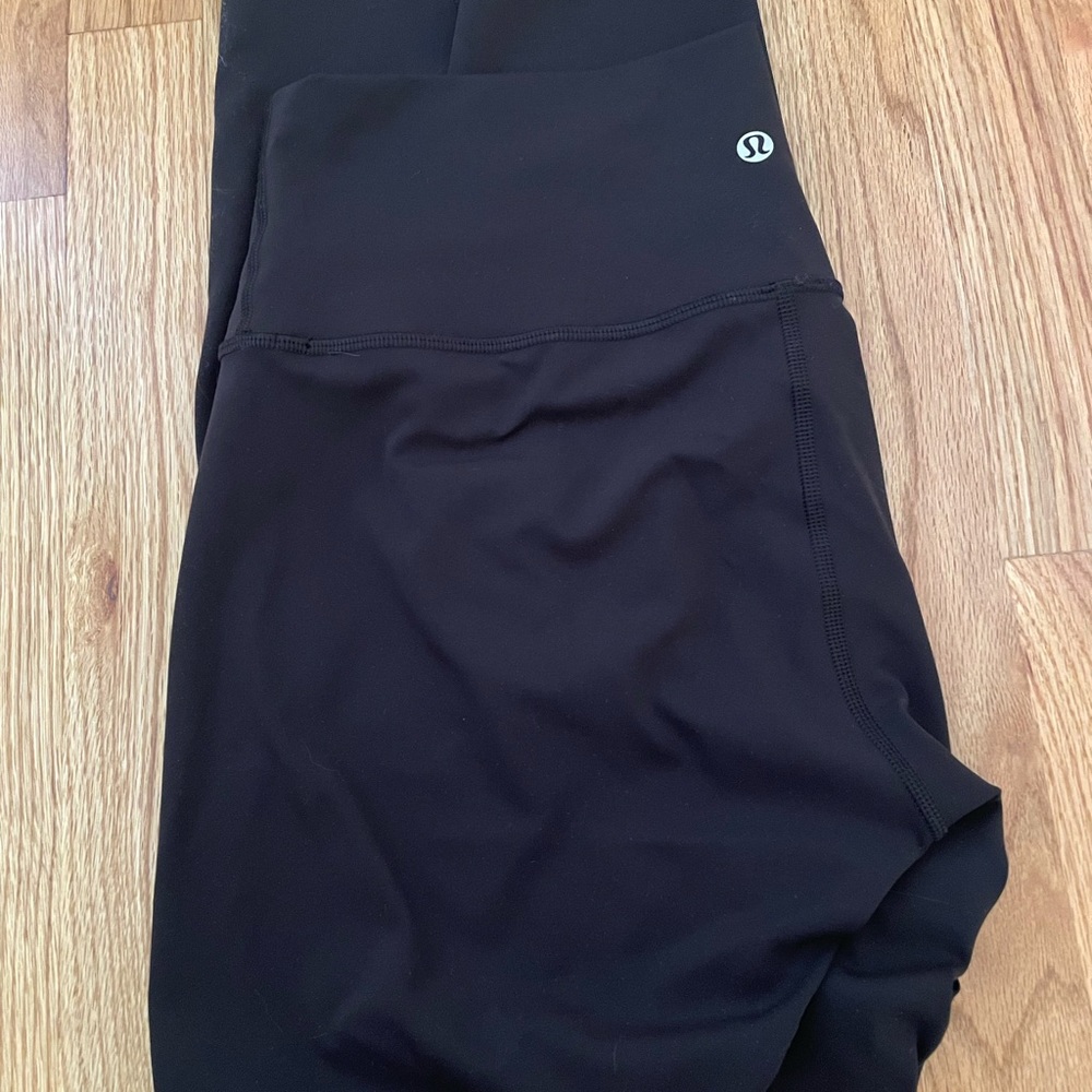 Lululemon Wunder Under High Rise 25” Tight size 8